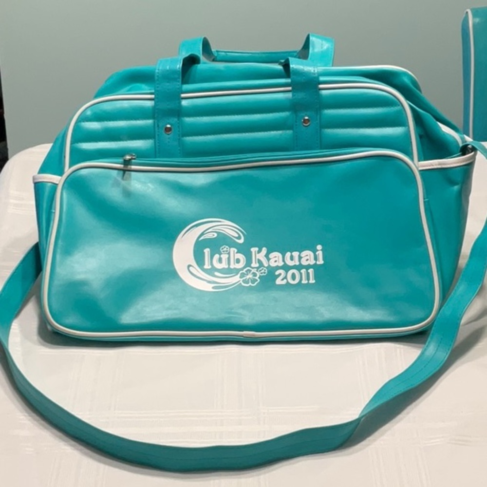 Club Kauai 2011 Teal Bag with White Trim